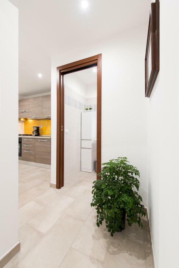 Circus Maximus N 1-At 400M Metro Apartment Rome Exterior photo